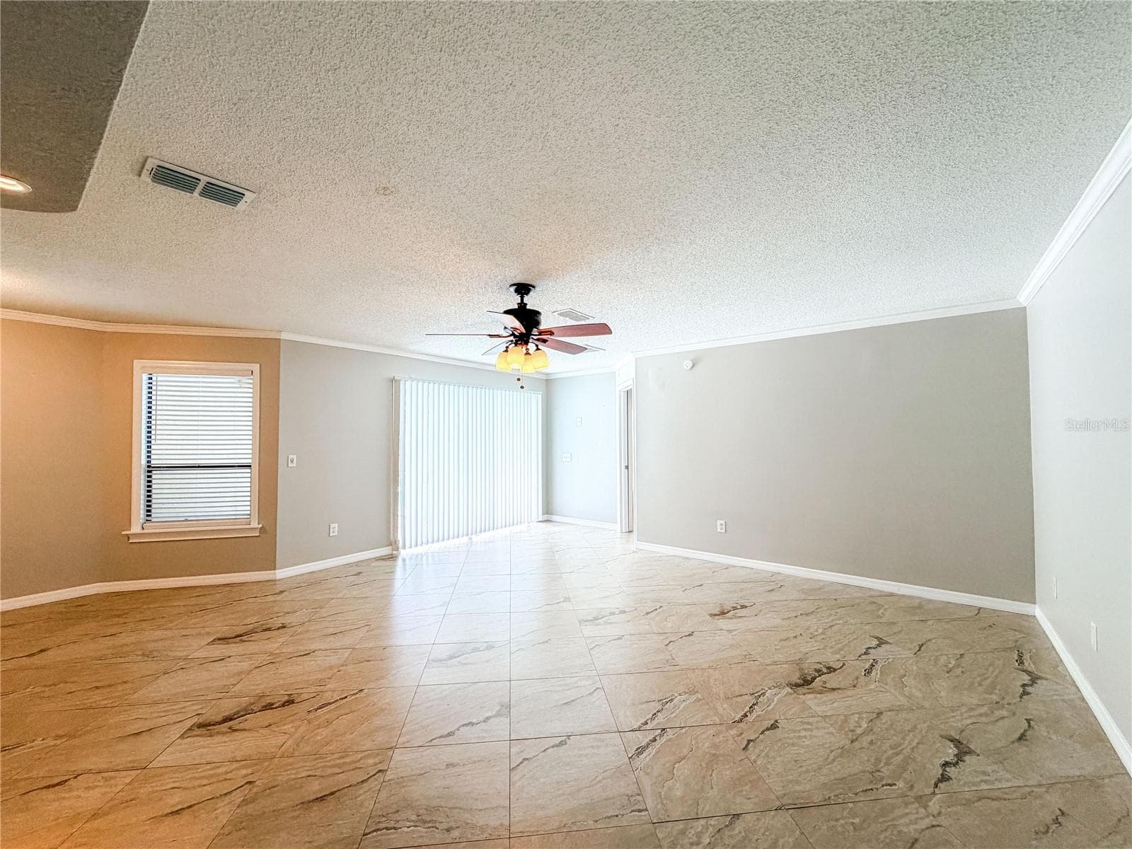 Family Room - 9542 PEBBLE GLEN AVE, TAMPA