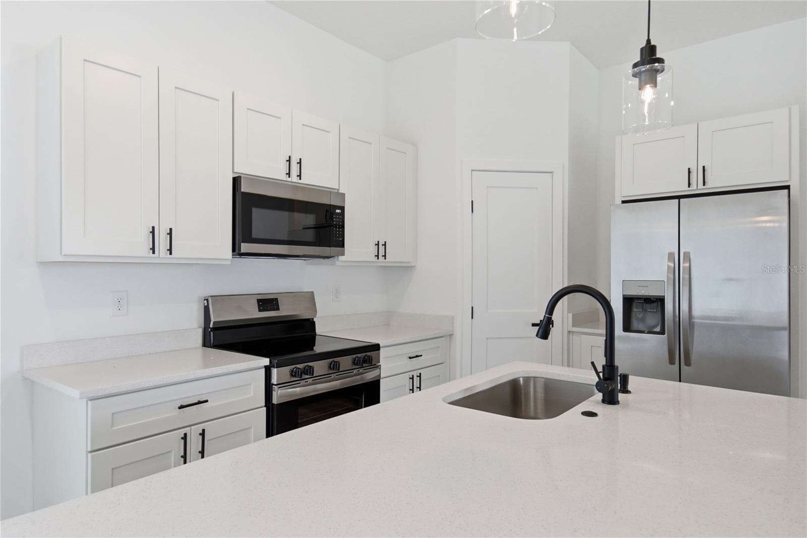 Single Family Residence at 308 MARION OAKS CRSE, OCALA, photo 3 of 42