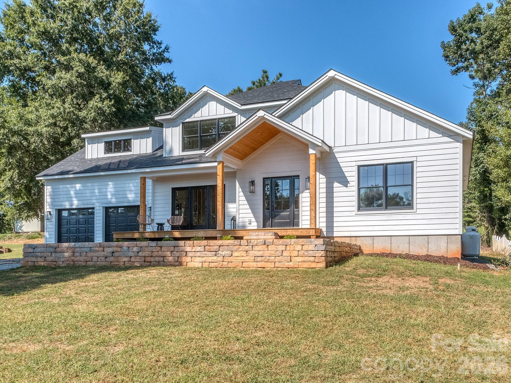 Single Family Residence at 4899 Moonlite Bay Drive, Sherrills Ford, photo 2 of 34