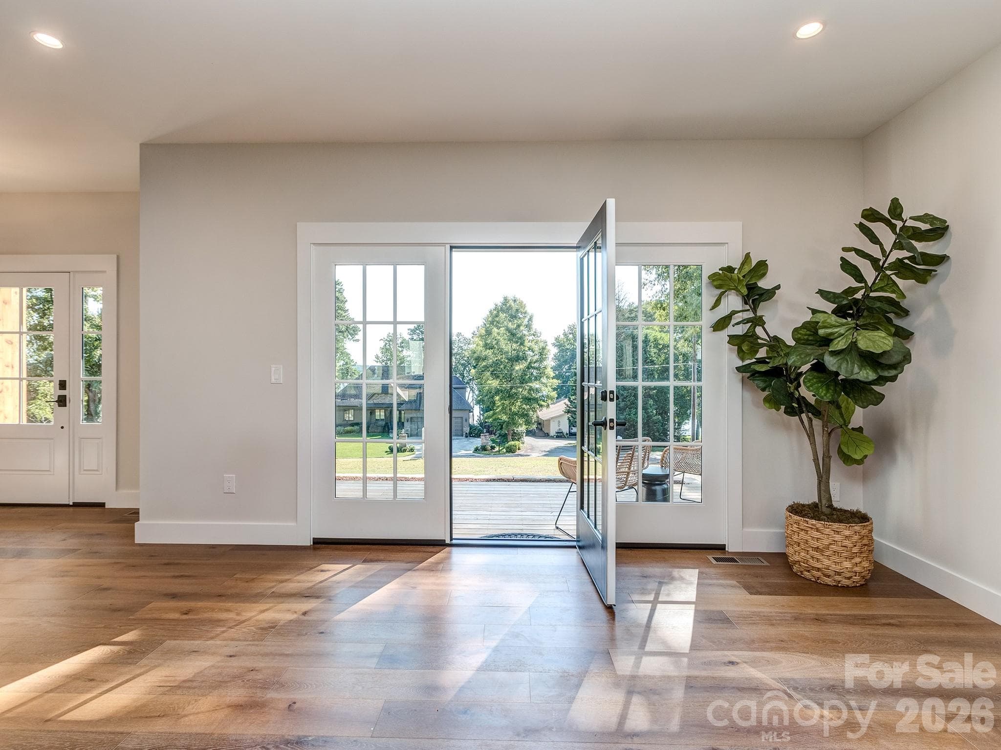 Living/dining area - 4899 Moonlite Bay Drive, Sherrills Ford