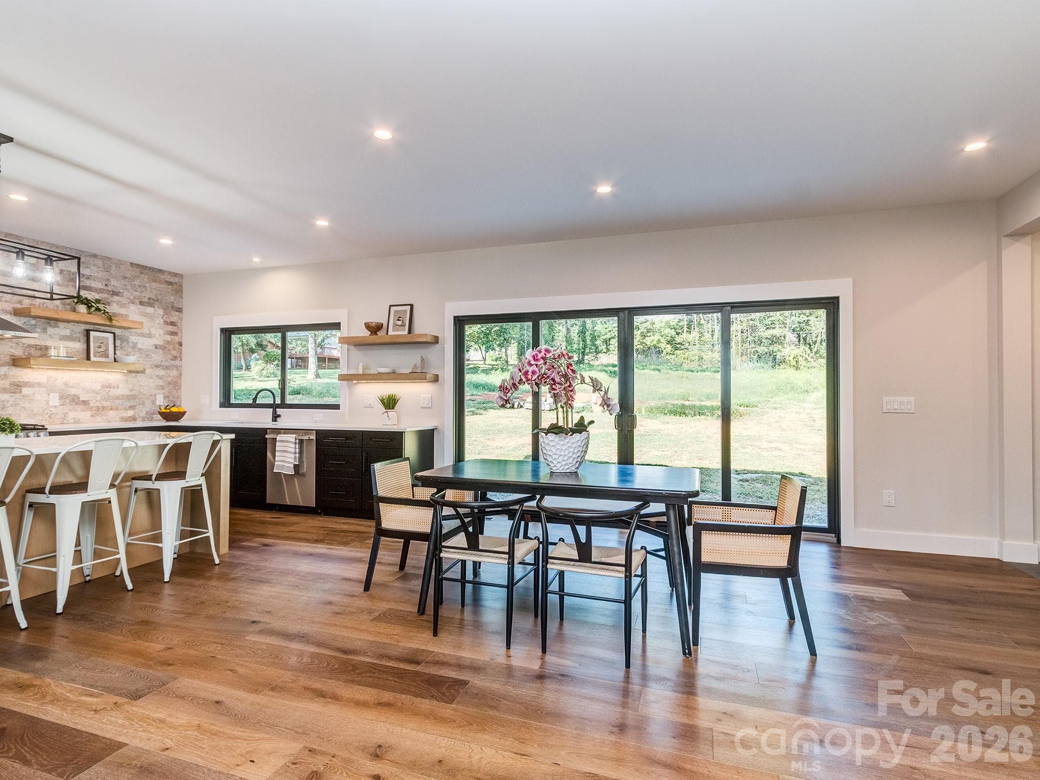 Kitchen/dining area - 4899 Moonlite Bay Drive, Sherrills Ford