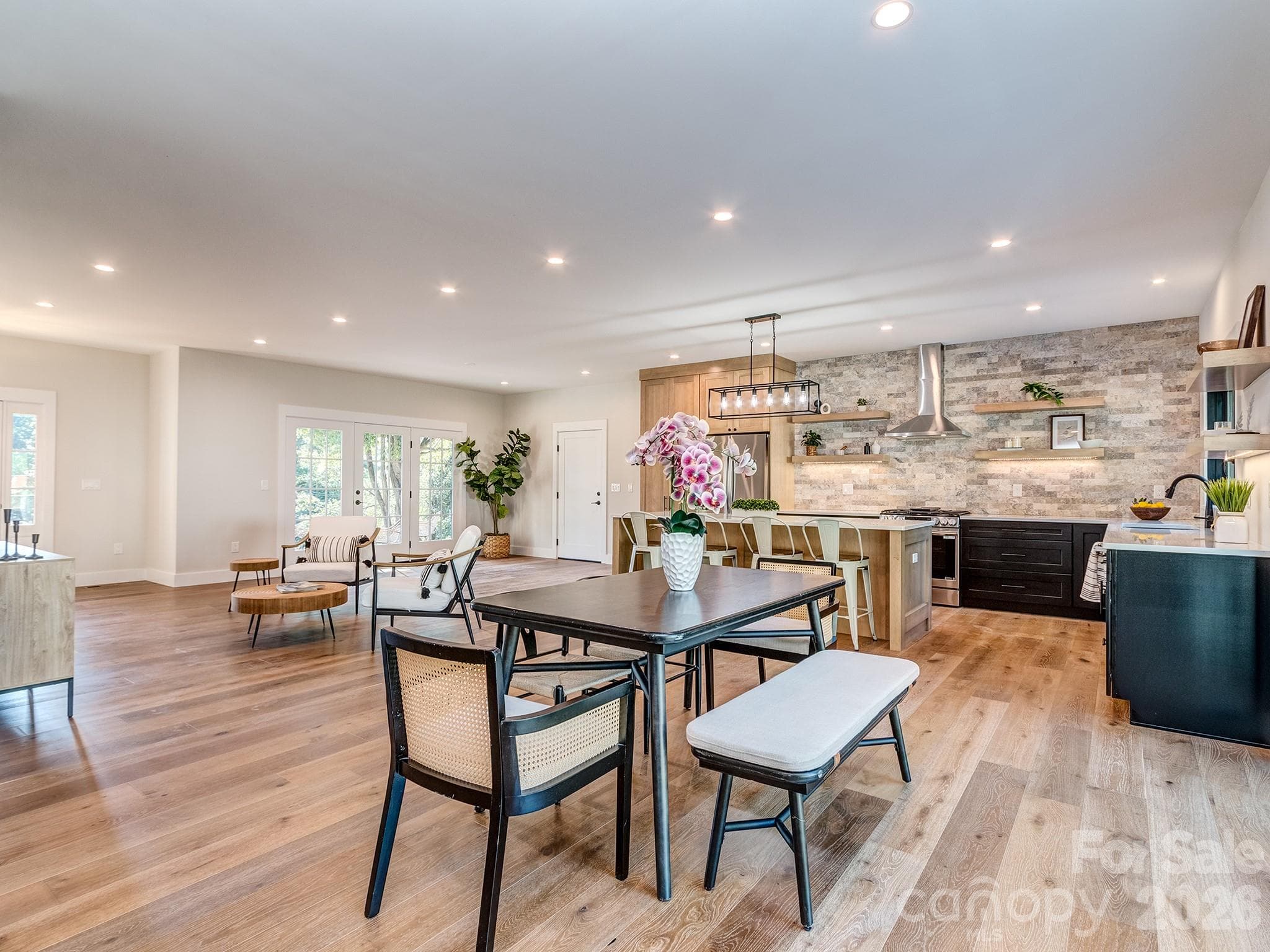 Living/dining area - 4899 Moonlite Bay Drive, Sherrills Ford