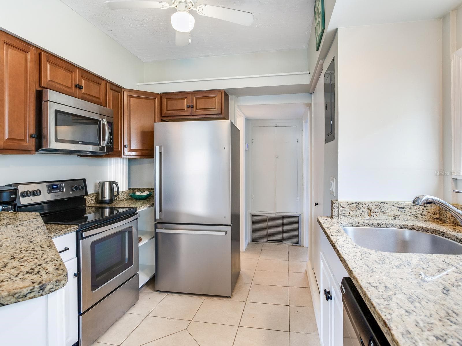 Kitchen - 120 93RD AVE, TREASURE ISLAND
