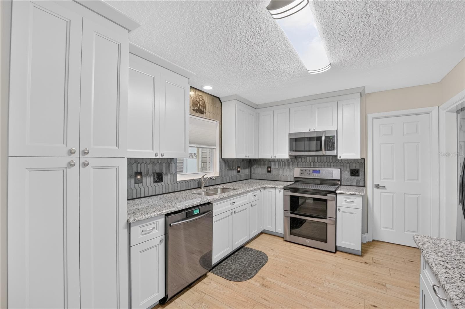 Single Family Residence at 28050 LOIS DR, TAVARES, photo 4 of 45