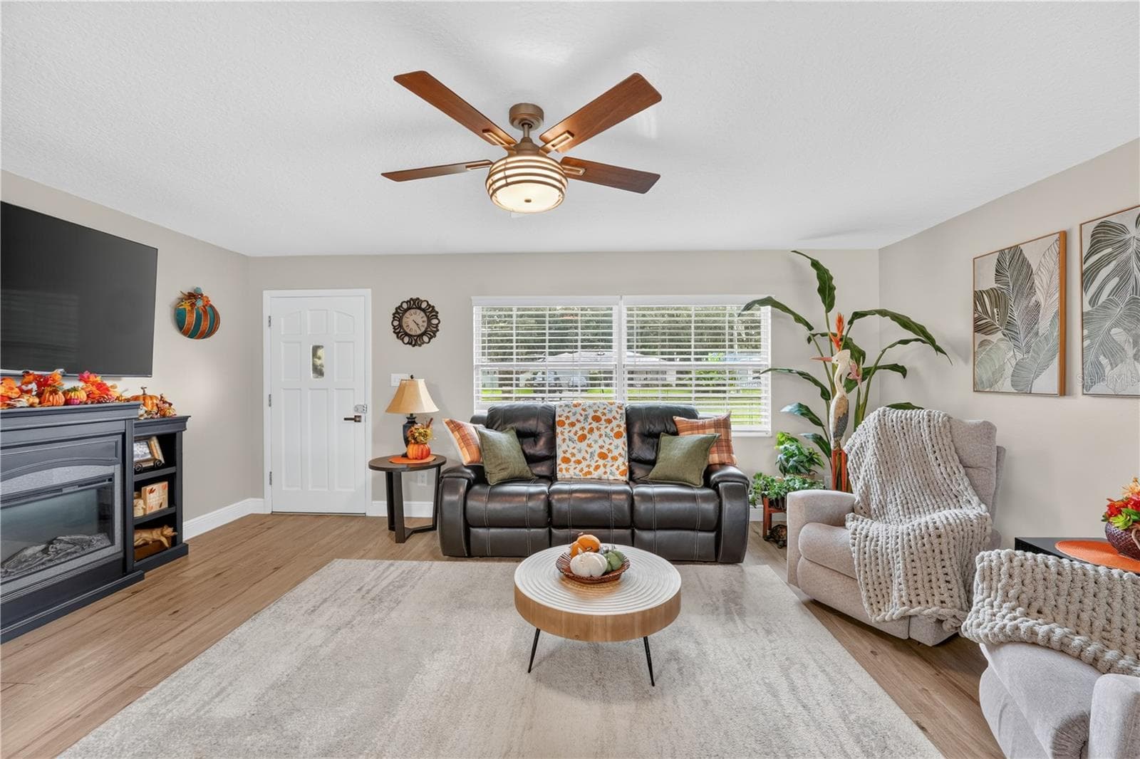Single Family Residence at 28050 LOIS DR, TAVARES, photo 5 of 45