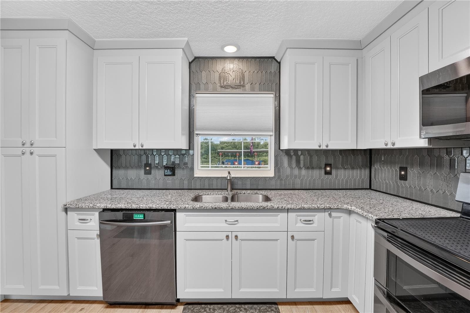 Single Family Residence at 28050 LOIS DR, TAVARES, photo 6 of 45