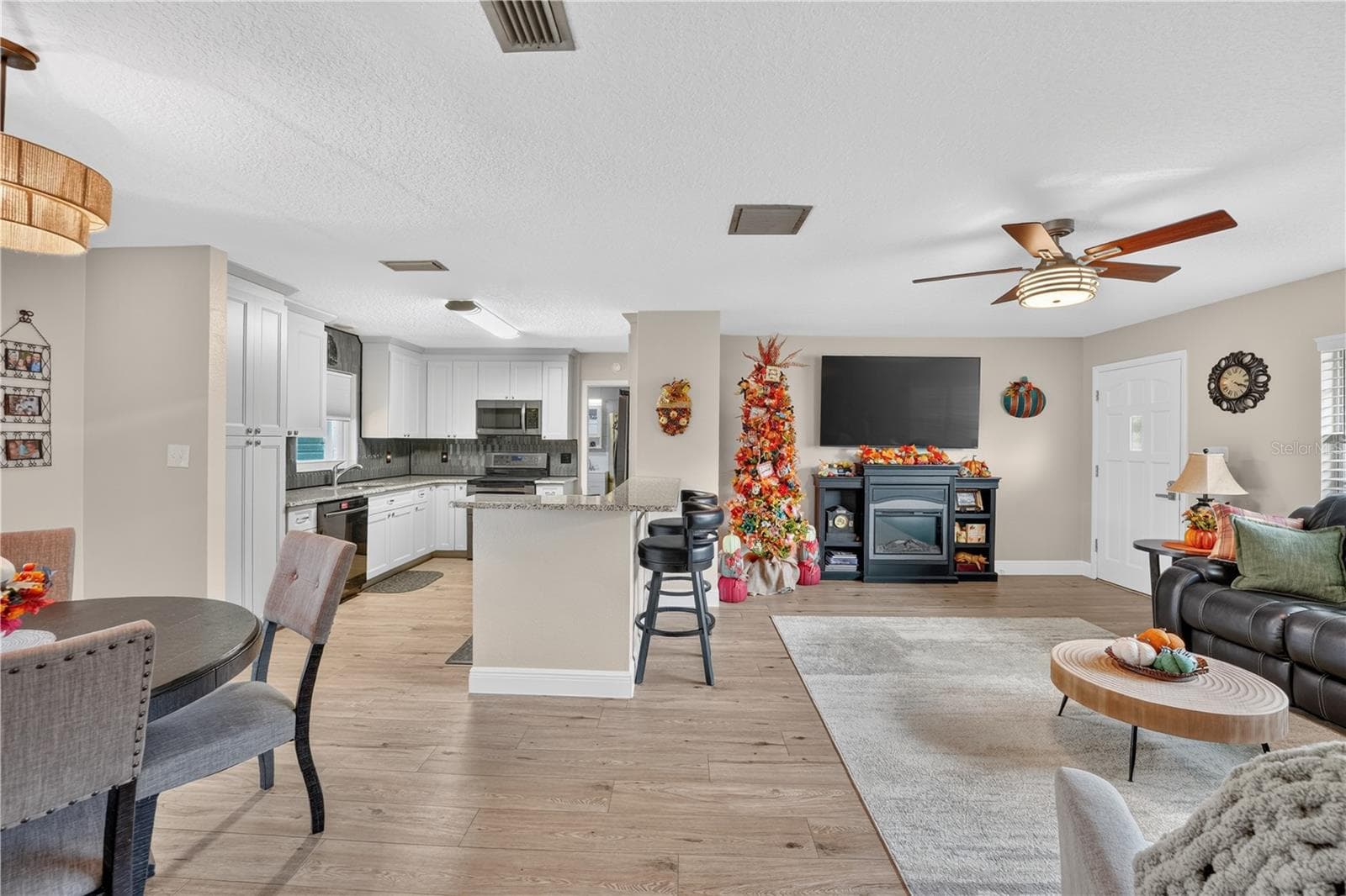 Single Family Residence at 28050 LOIS DR, TAVARES, photo 20 of 45