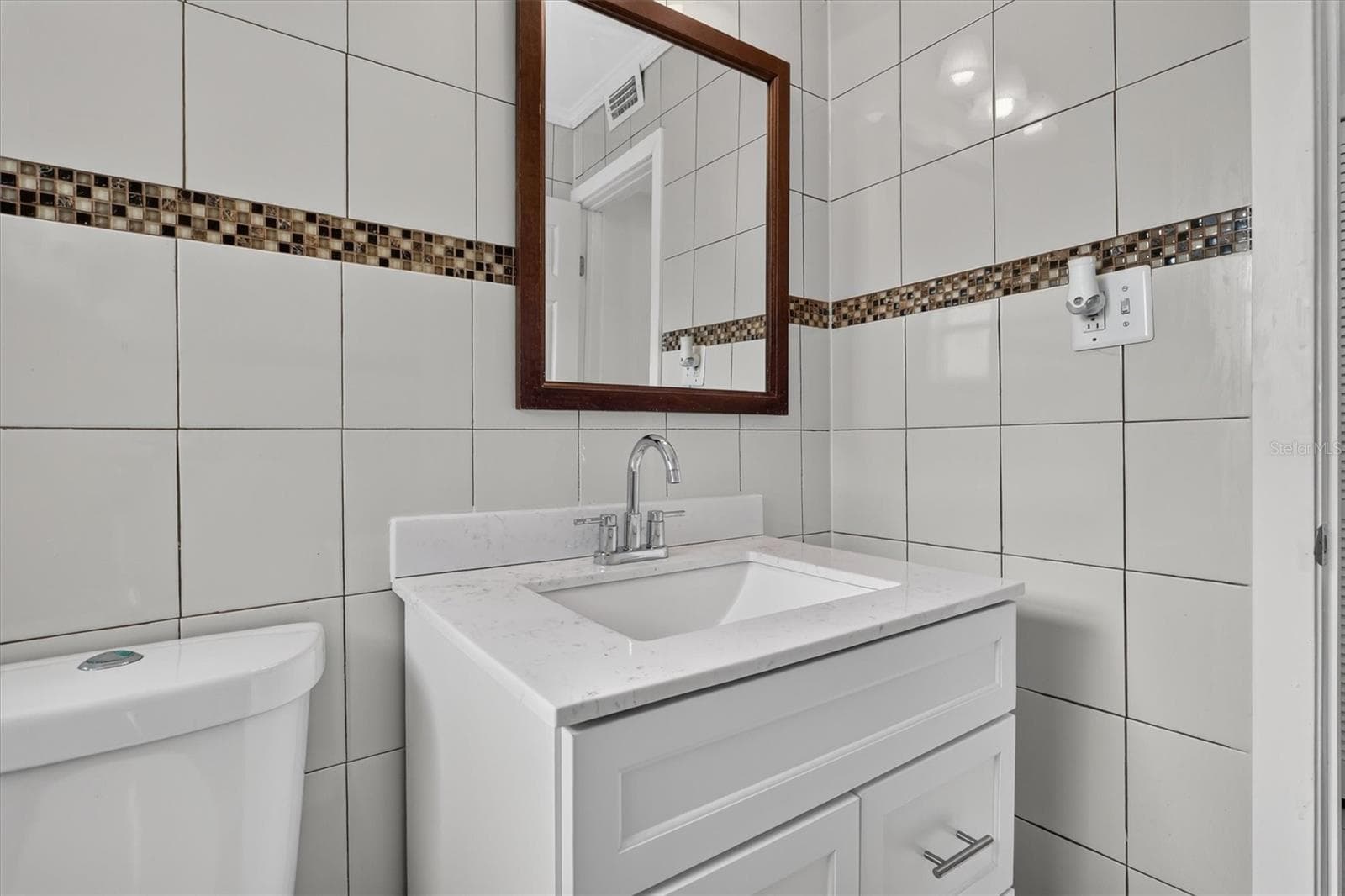 bathroom 2 - 208 PALMYRA DR, ORLANDO