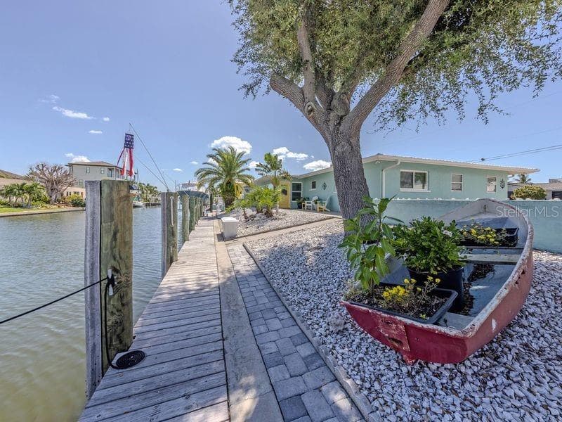 Single Family Residence at 918 GIBBS RD, VENICE, photo 14 of 48
