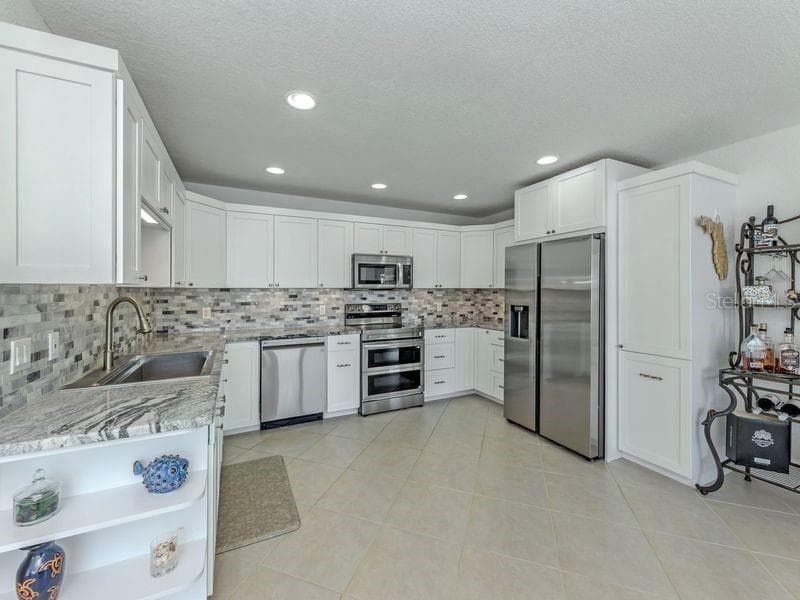 Single Family Residence at 918 GIBBS RD, VENICE, photo 20 of 48