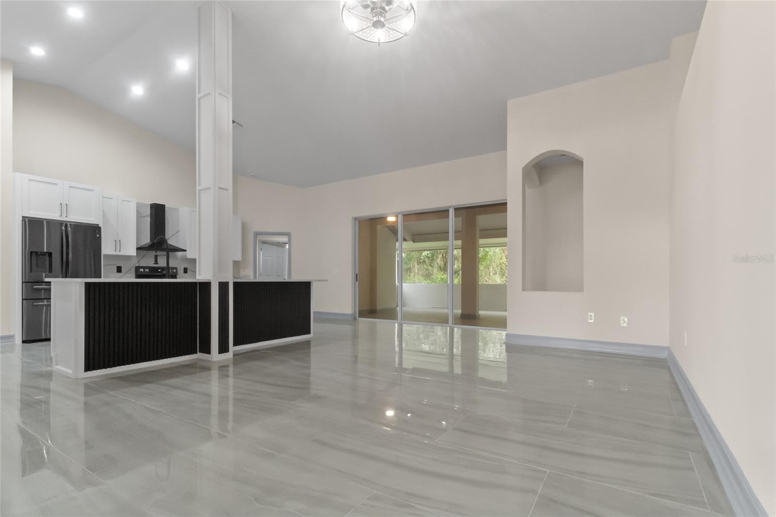 Single Family Residence at 10217 TIMBERLAND POINT DR, TAMPA, photo 7 of 44