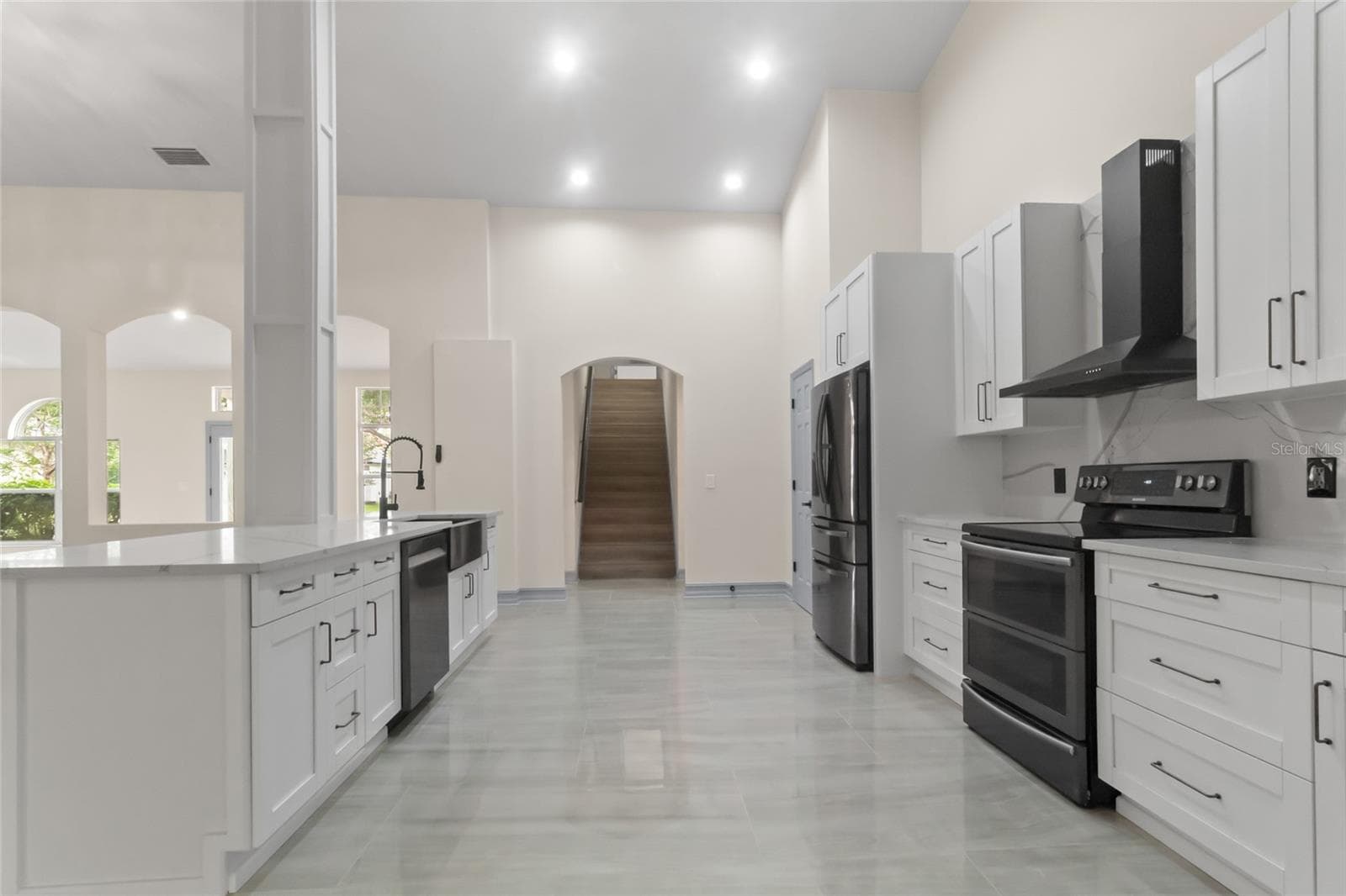 Single Family Residence at 10217 TIMBERLAND POINT DR, TAMPA, photo 10 of 44