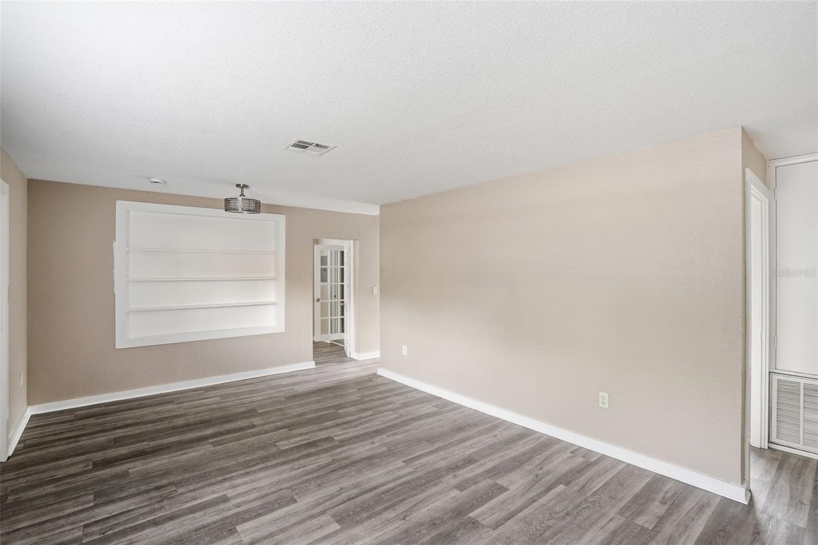 Single Family Residence at 1514 CREST AVE, LEESBURG, photo 7 of 24