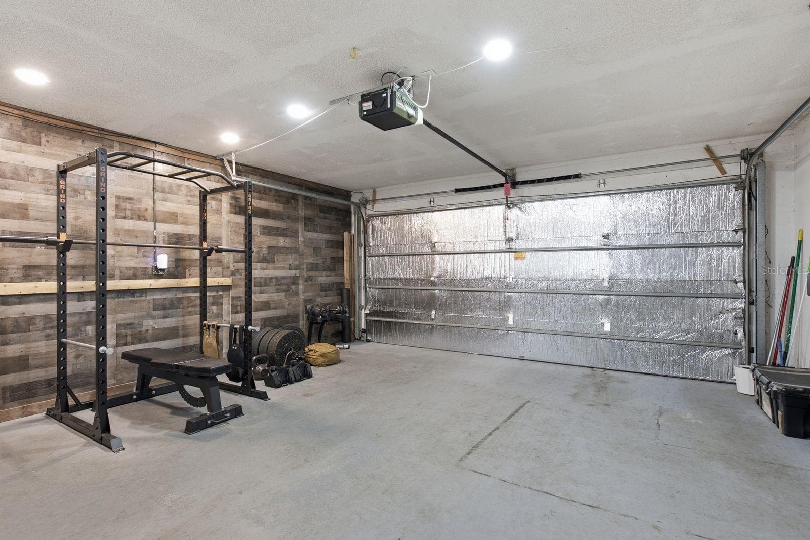 Insulated + AIR CONDITIONED garage with mini split A/C. - 12620 115TH ST, LARGO