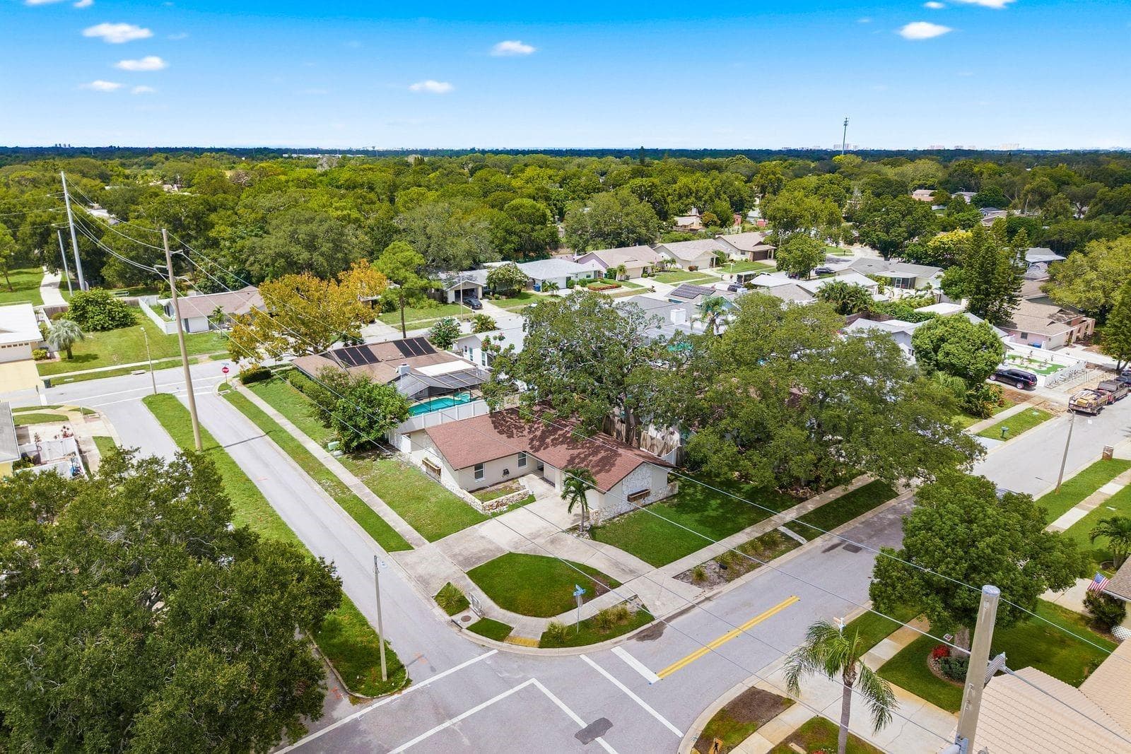Tucked into a great Largo location. - 12620 115TH ST, LARGO