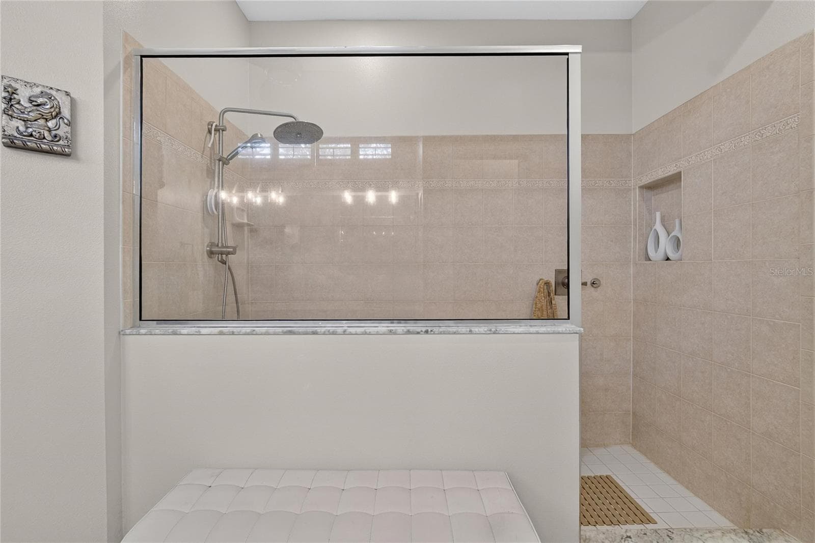 Oversized walk-in shower with tiled surround, built-in niche and multiple shower heads - 10807 SIERRA VISTA PL, TAMPA