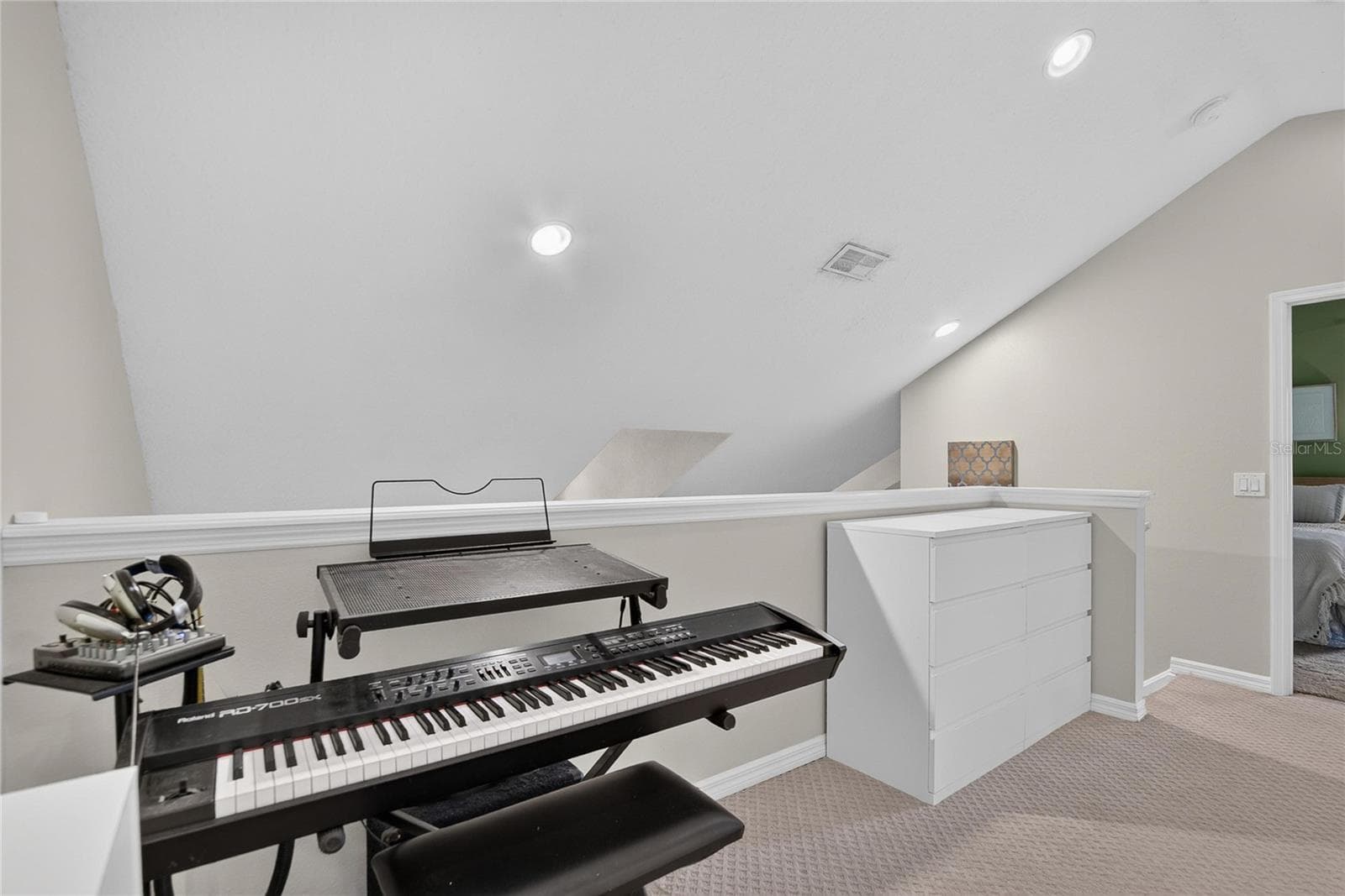 Versatile loft overlooks the main living area and connects to the upstairs bedrooms. - 10807 SIERRA VISTA PL, TAMPA
