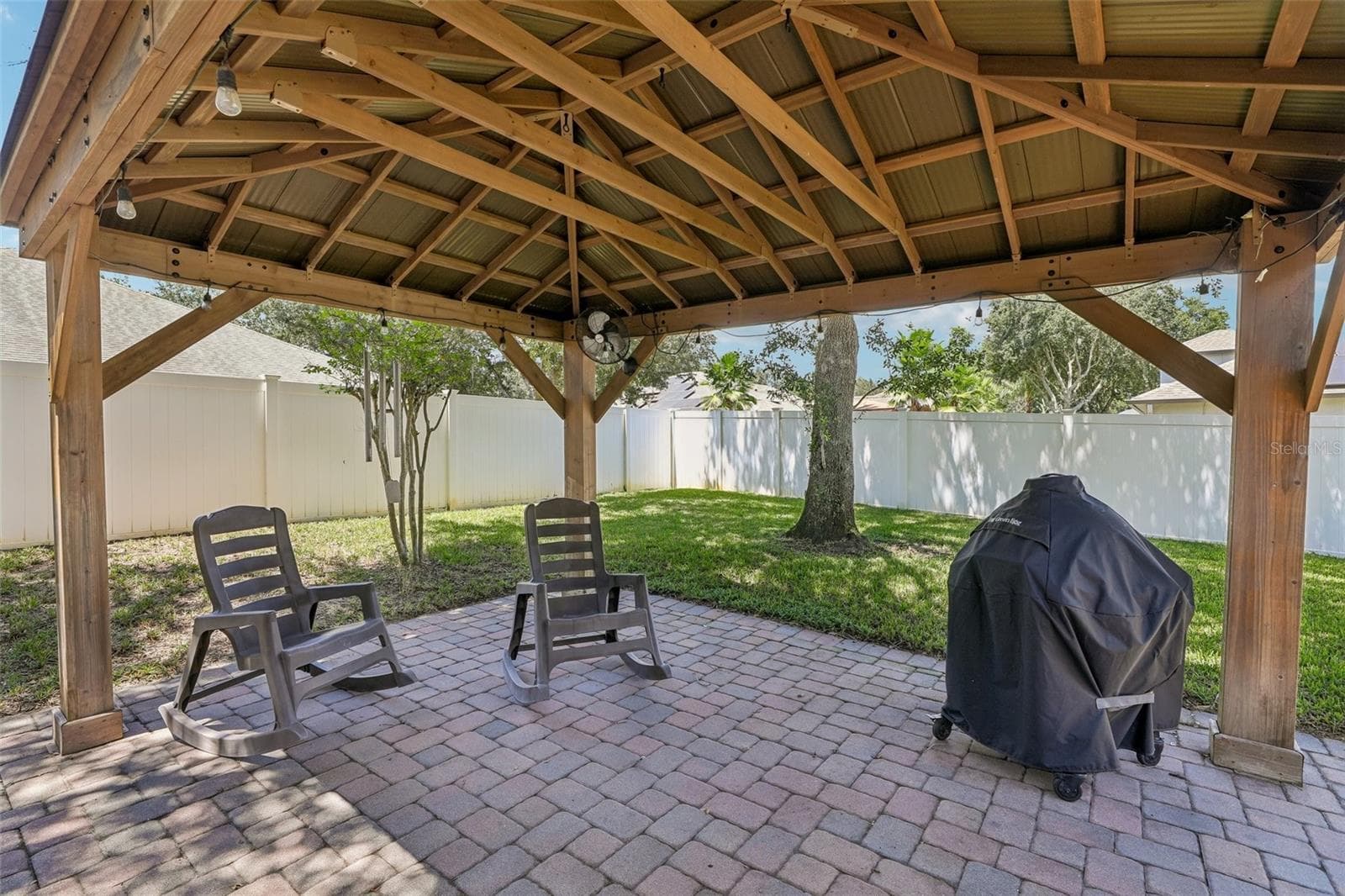 Additional entertaining space under the gazebo. - 2431 PONKAN SUMMIT DR, APOPKA