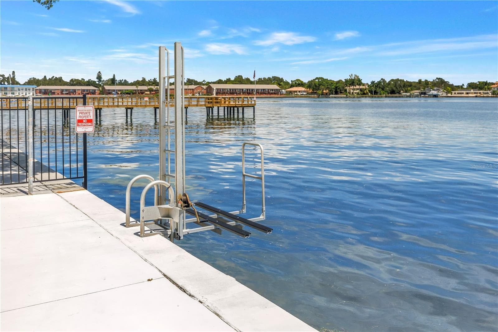 Kayak lift - 7200 SUNSHINE SKYWAY LN S #8B, ST PETERSBURG