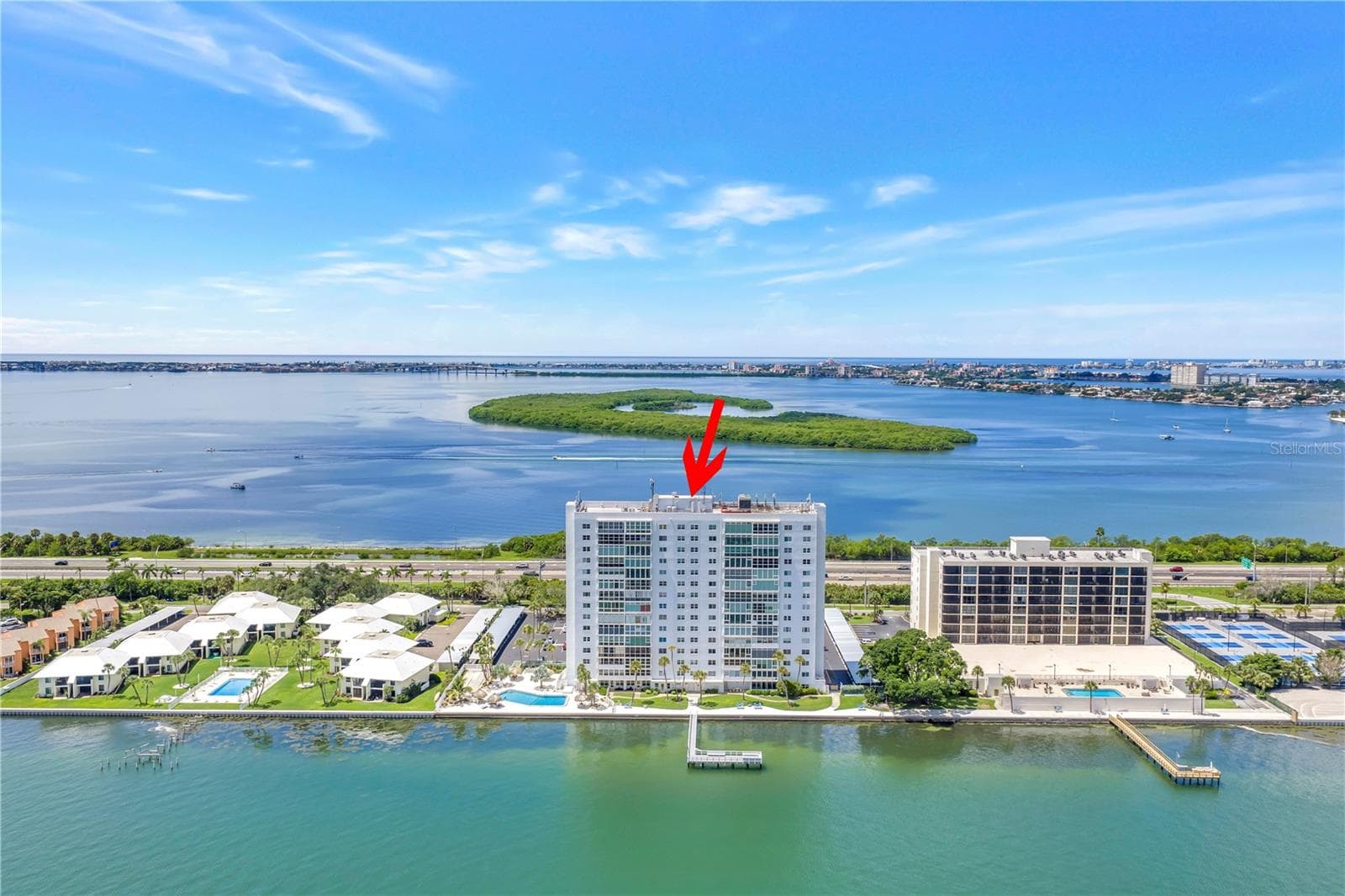 Surrounded by waterfront - 7200 SUNSHINE SKYWAY LN S #8B, ST PETERSBURG