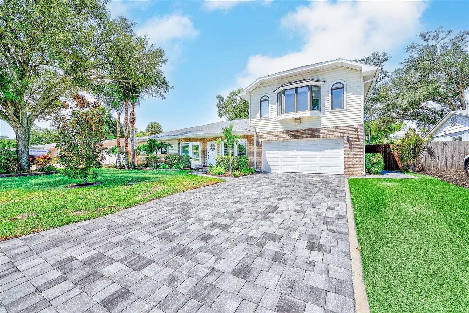 Single Family Residence at 812 WILLOWBRANCH AVE, CLEARWATER, photo 5 of 53
