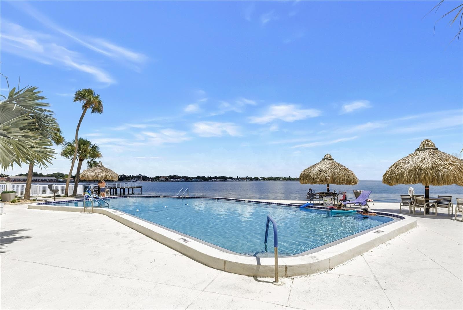 Waterfront pool - 7200 SUNSHINE SKYWAY LN S #8B, ST PETERSBURG