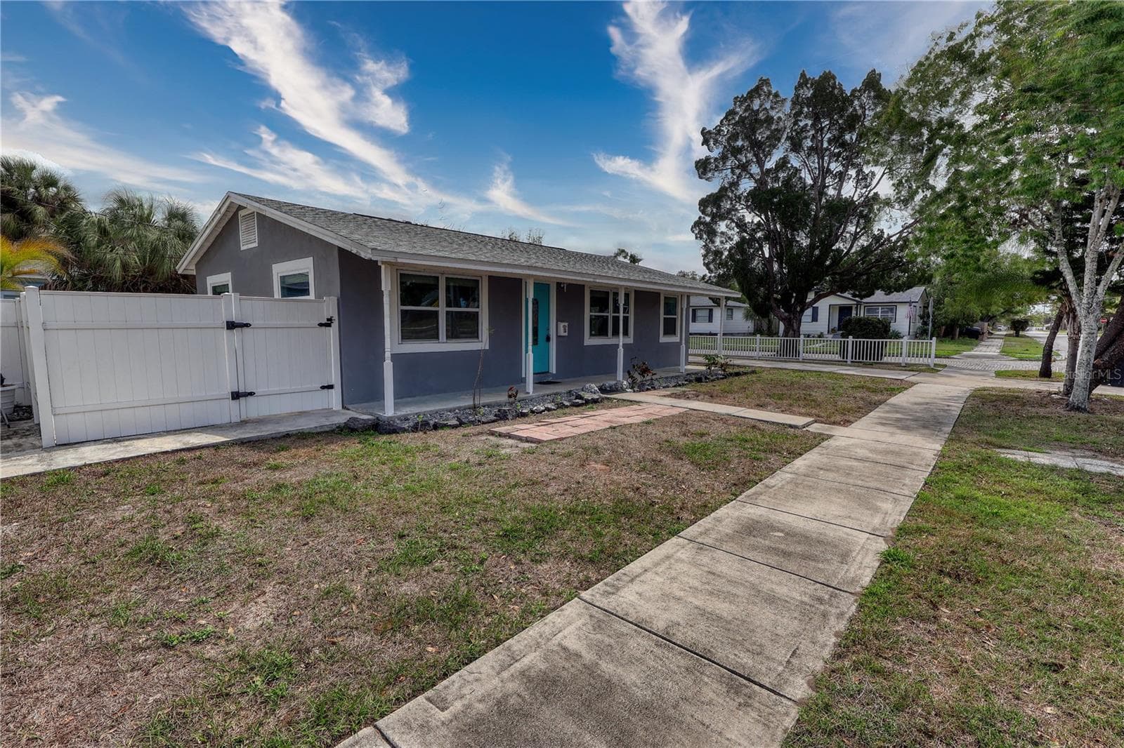 Remodeled 2-bedroom main residence featuring a vinyl-fenced yard, separate utility meter and established rental income. - 116 44TH ST S, ST PETERSBURG