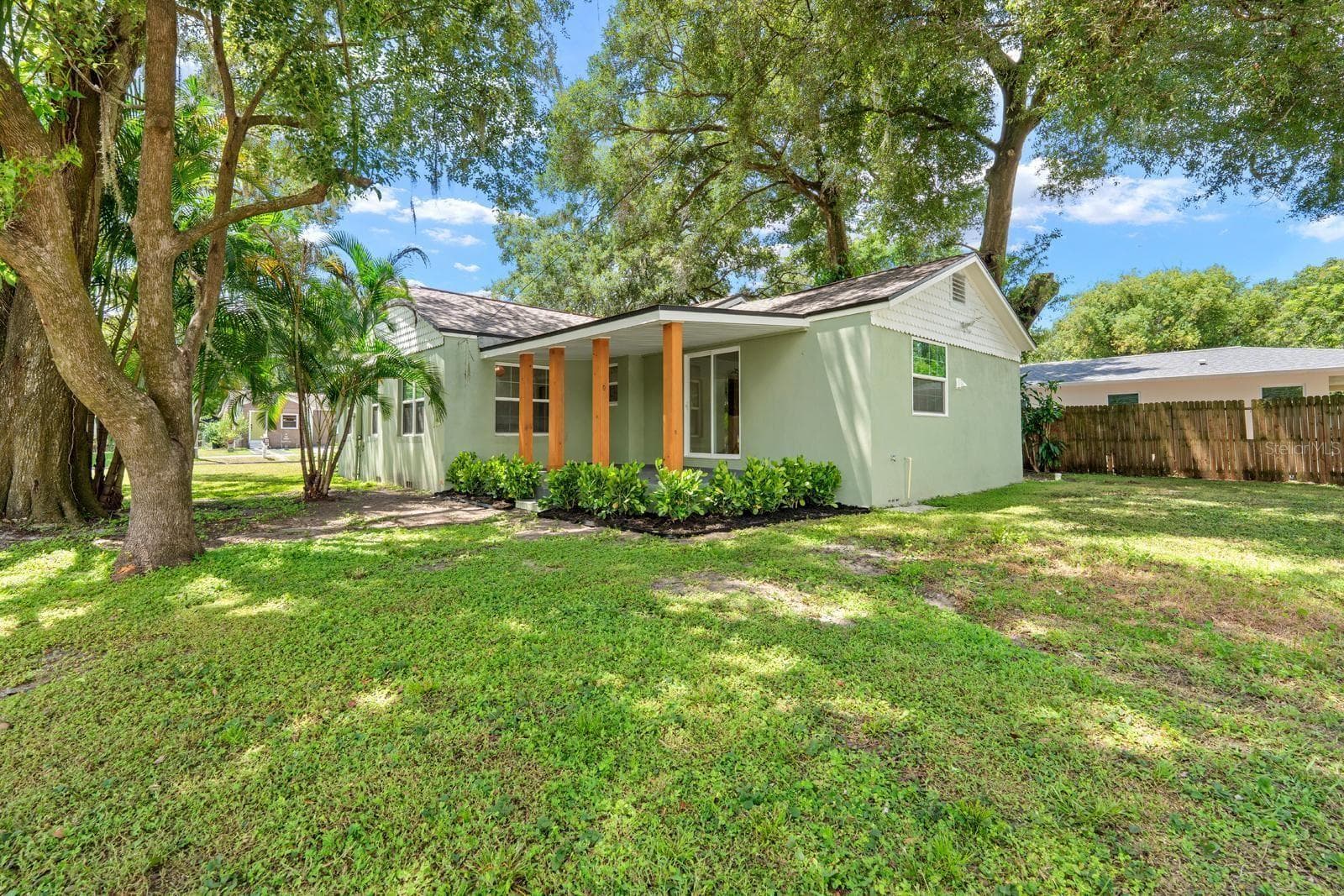 HUGE YARD! - 1230 E HENRY AVE, TAMPA