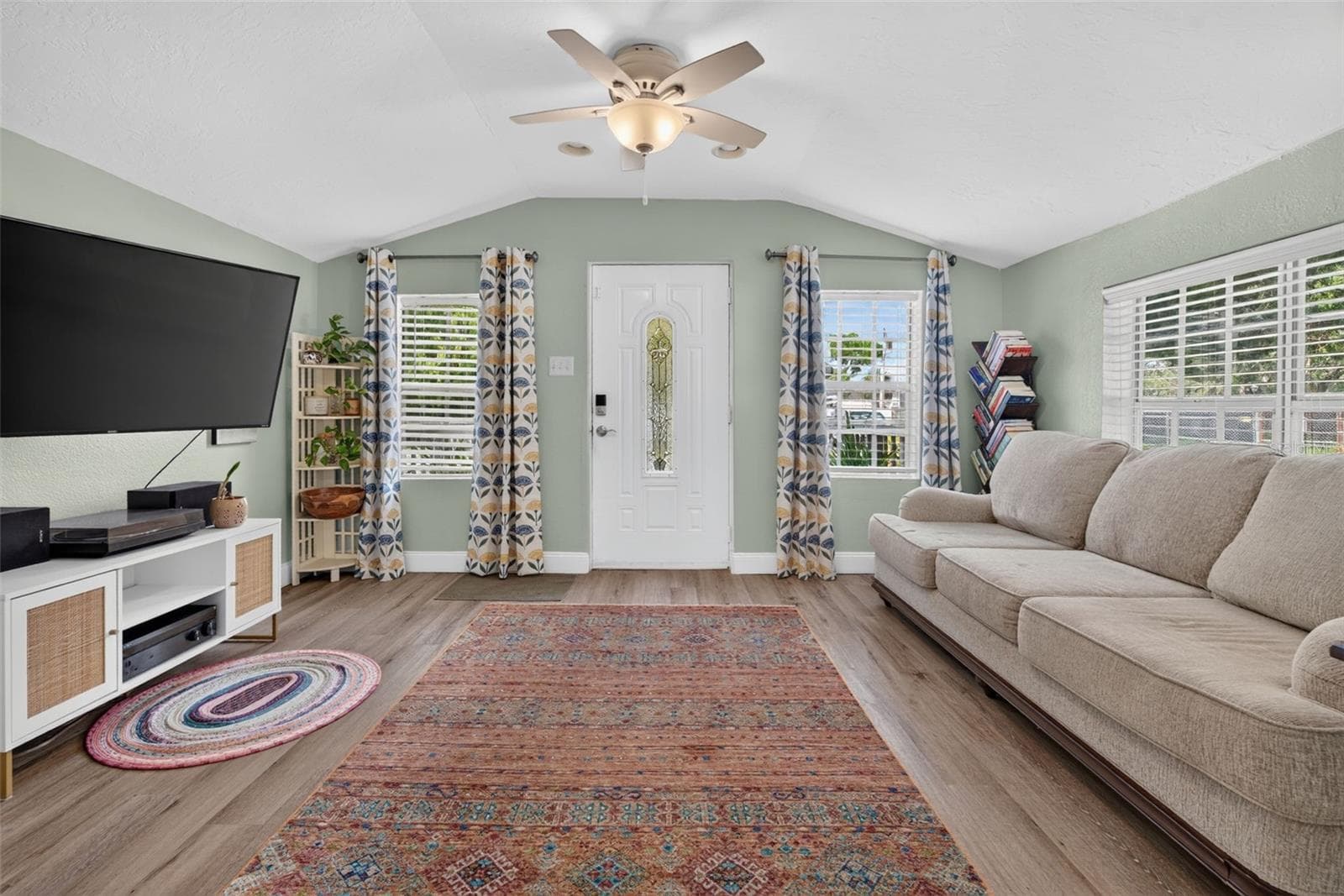 Single Family Residence at 5161 RENA ST N, ST PETERSBURG, photo 6 of 24