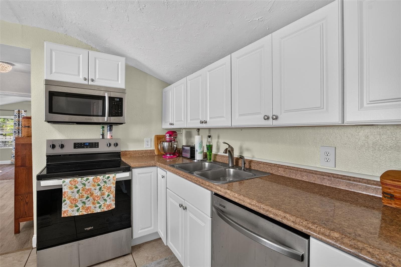 Single Family Residence at 5161 RENA ST N, ST PETERSBURG, photo 7 of 24