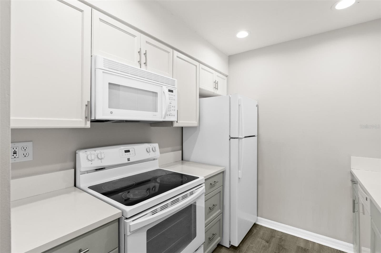 Condominium at 350 79TH AVE N #134, ST PETERSBURG, photo 8 of 25