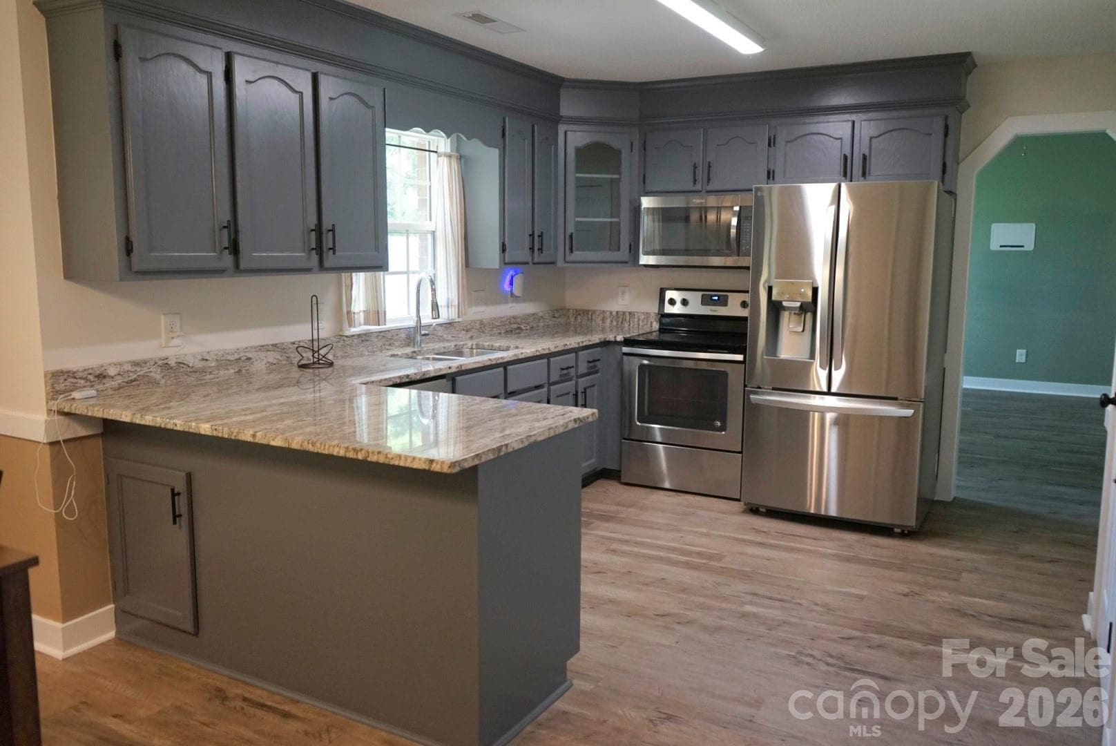 Kitchen with Breakfast Bar - 1035 Waterway Drive, Sumter