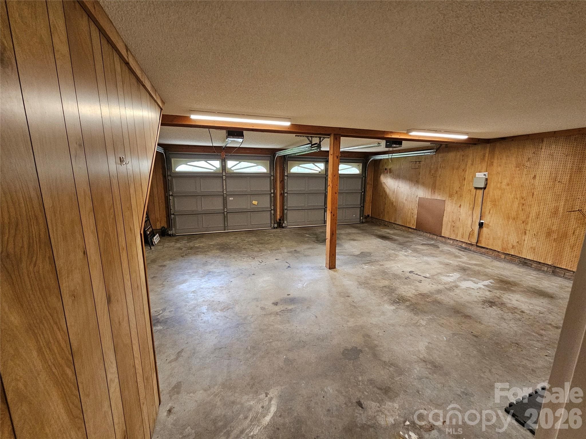 2 Car Attached Garage - 1035 Waterway Drive, Sumter