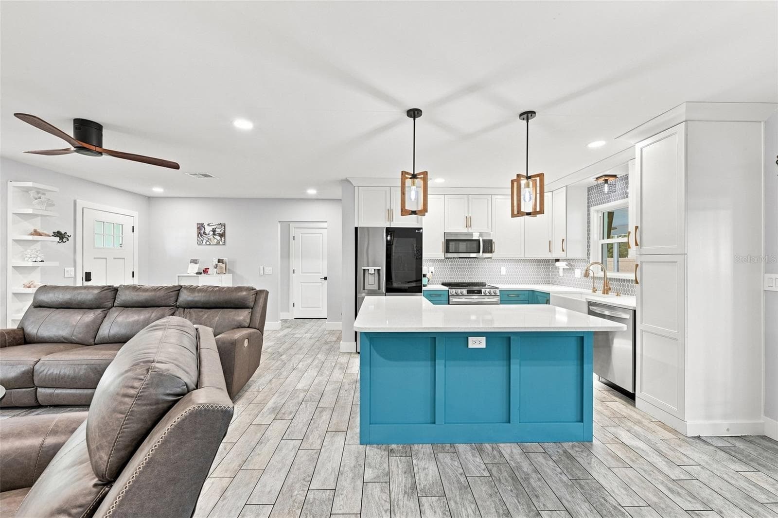Family Room/Kitchen - 1359 HOWARD ST, CLEARWATER