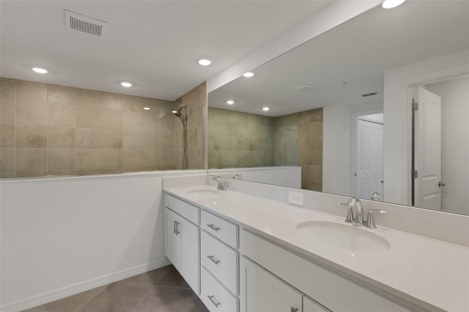 Master Bath - 5624 SUMMIT POINTE CIR #104, BRADENTON