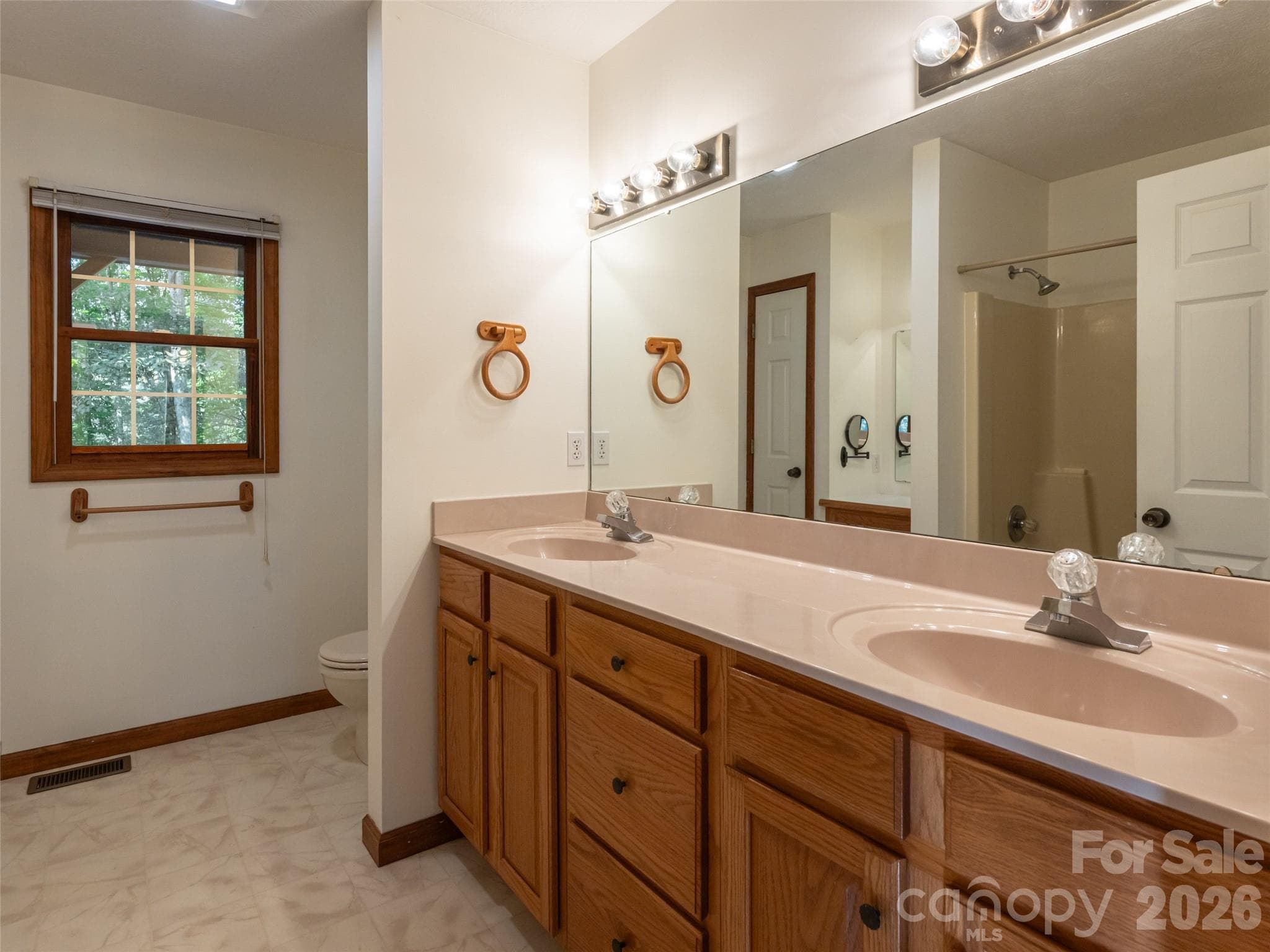 Single Family Residence at 12 Howling Waite Ridge, Candler, photo 18 of 38