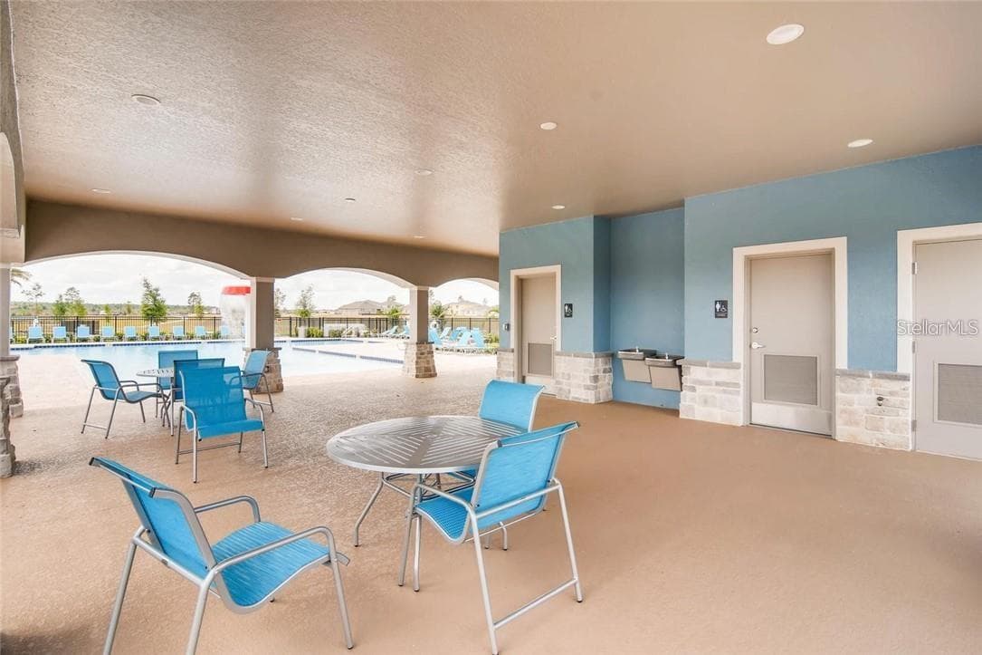 Community Pool seating - 9033 WILDFLOWER LN, KISSIMMEE