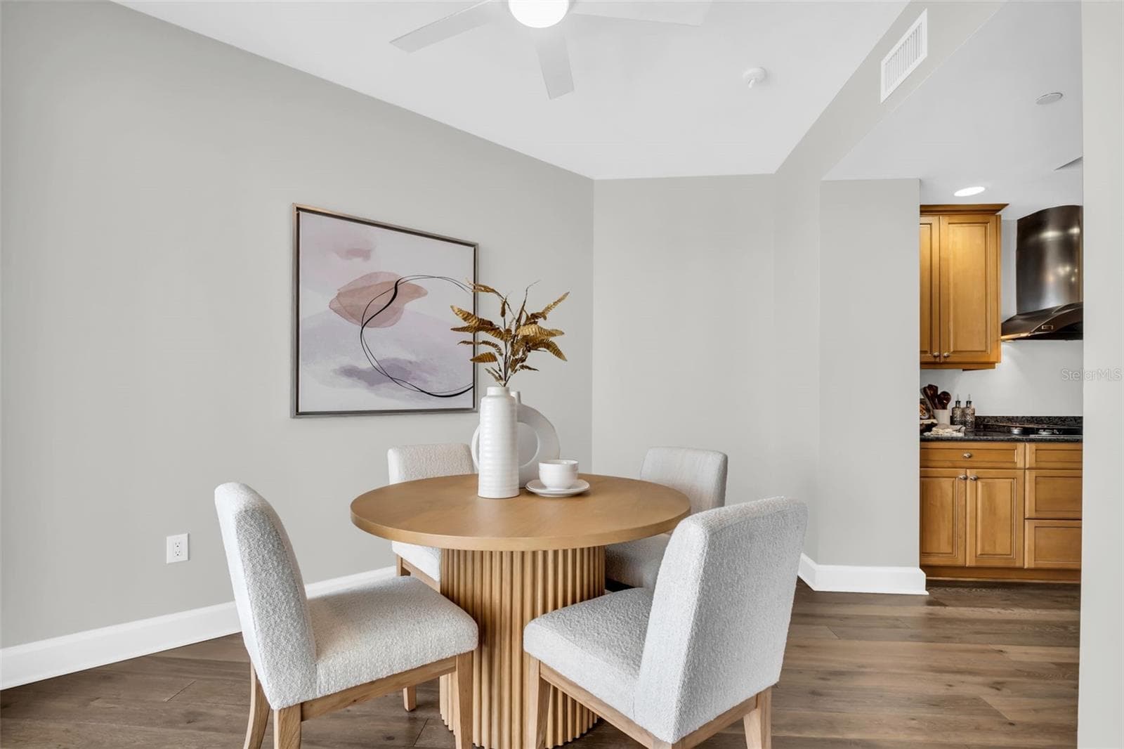 Casual Dining off Kitchen - 300 BEACH DR NE #2604, ST PETERSBURG