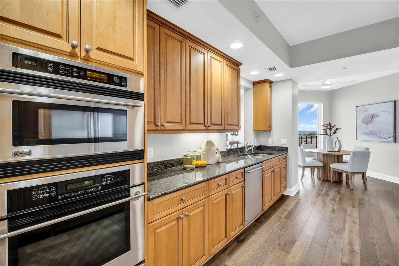 Beautifully Maintained Kitchen - 300 BEACH DR NE #2604, ST PETERSBURG