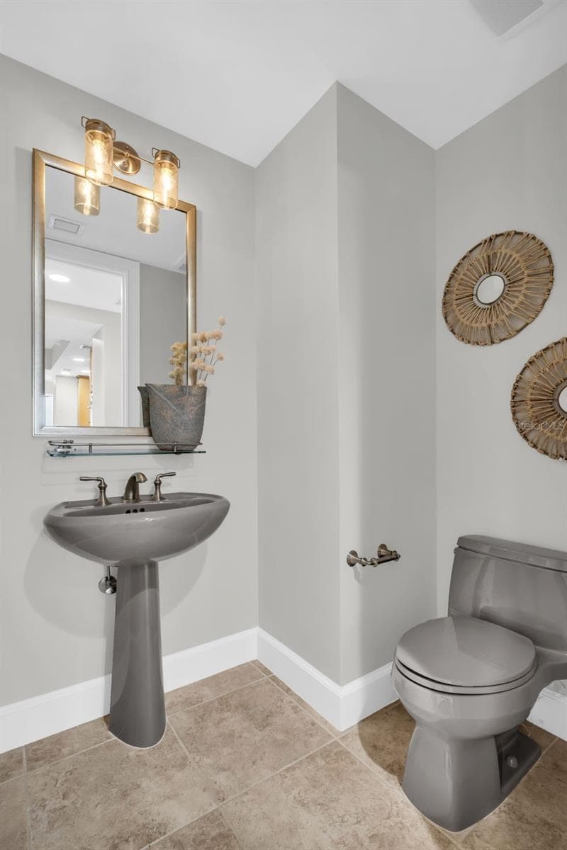 Guest Half-Bath in Main Living Area - 300 BEACH DR NE #2604, ST PETERSBURG