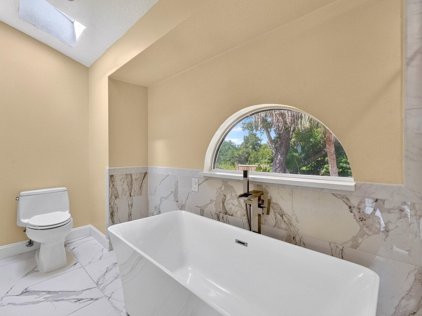 Master bath - 1625 ABRAMS RD, EUSTIS