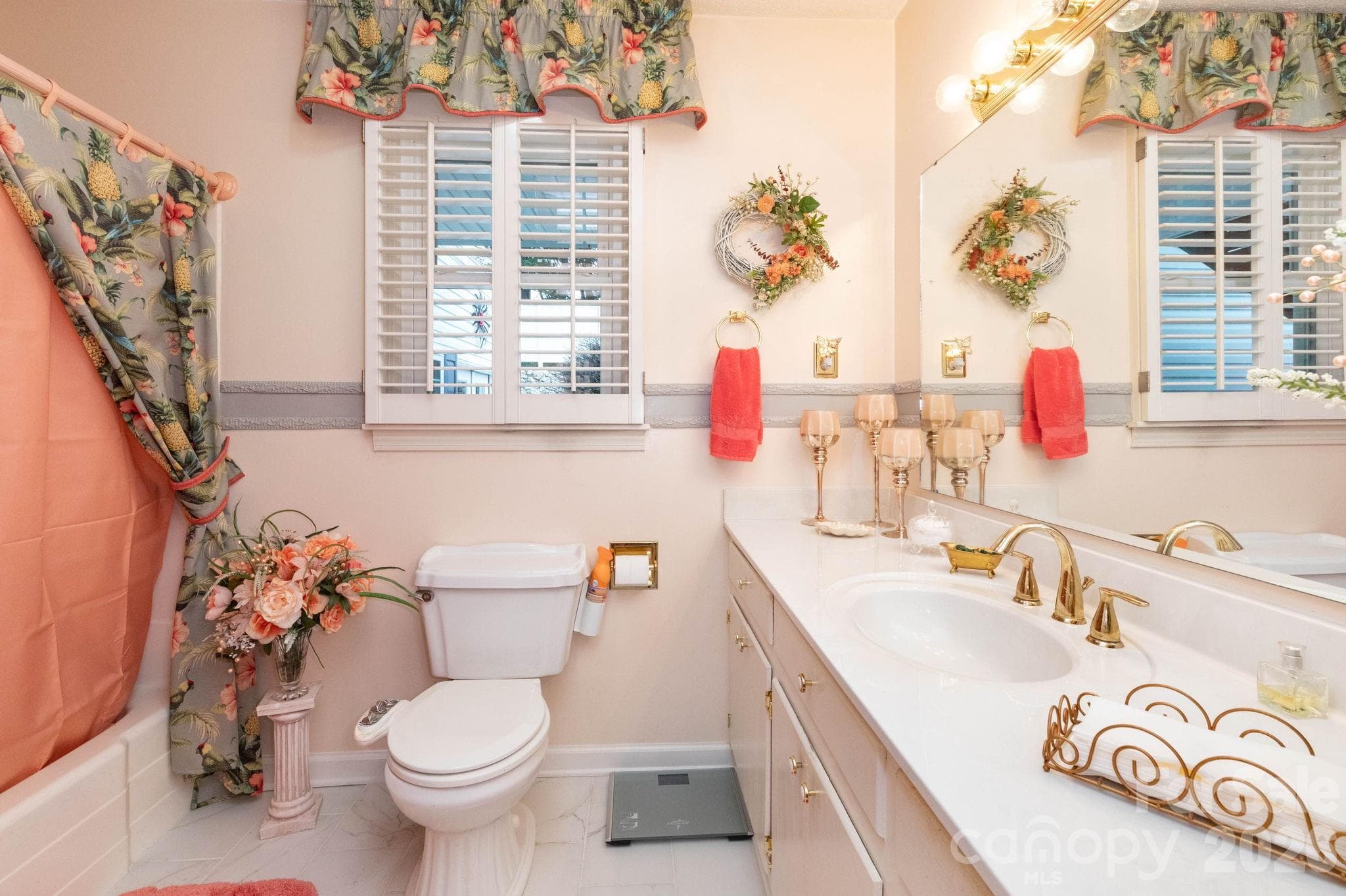 Main Level Primary Bathroom - 84 Portcrest Heights, Marion