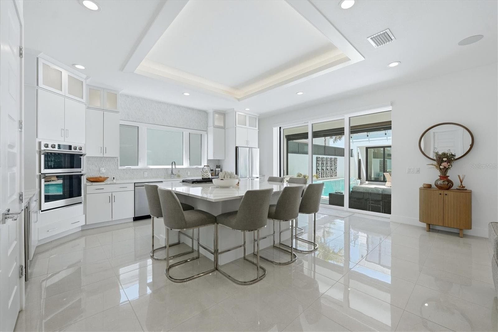 large island, Quartz tops, eat in seating - 5935 REDBAY BLVD, BRADENTON