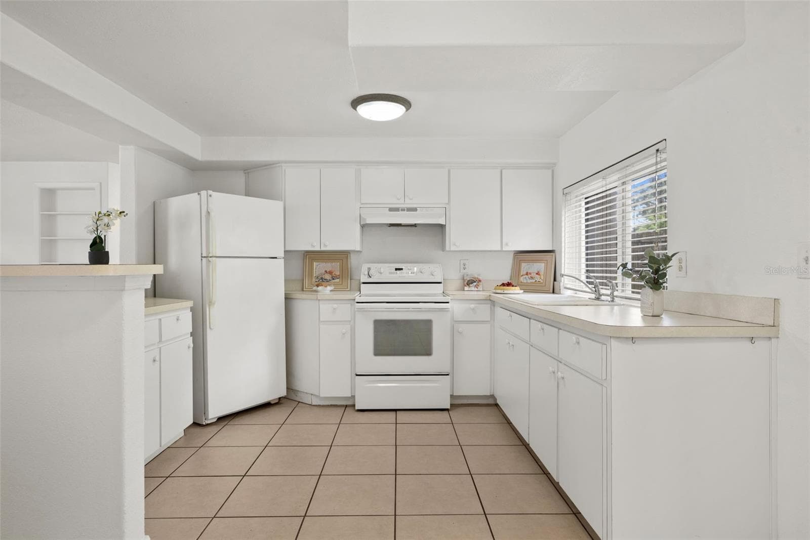 Single Family Residence at 3438 KIMBERLY OAKS DR, HOLIDAY, photo 5 of 33