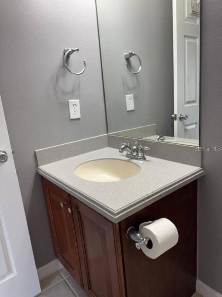 2nd bath vanity with Corian - 8542 BRUSHLEAF WAY, TAMPA
