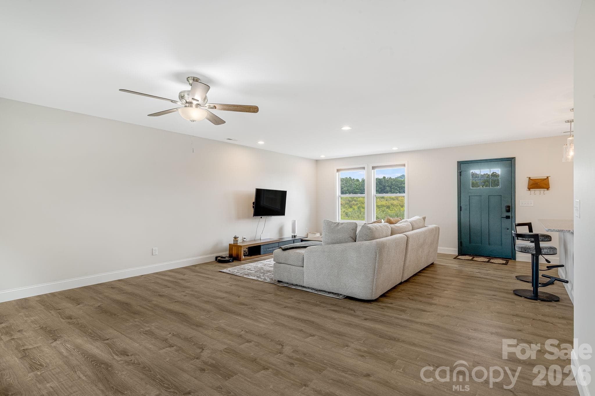 Single Family Residence at 398 Point Hope Lane, Hendersonville, photo 17 of 38