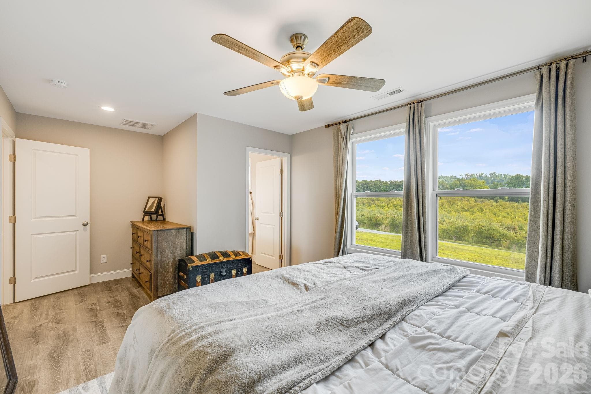 Single Family Residence at 398 Point Hope Lane, Hendersonville, photo 21 of 38