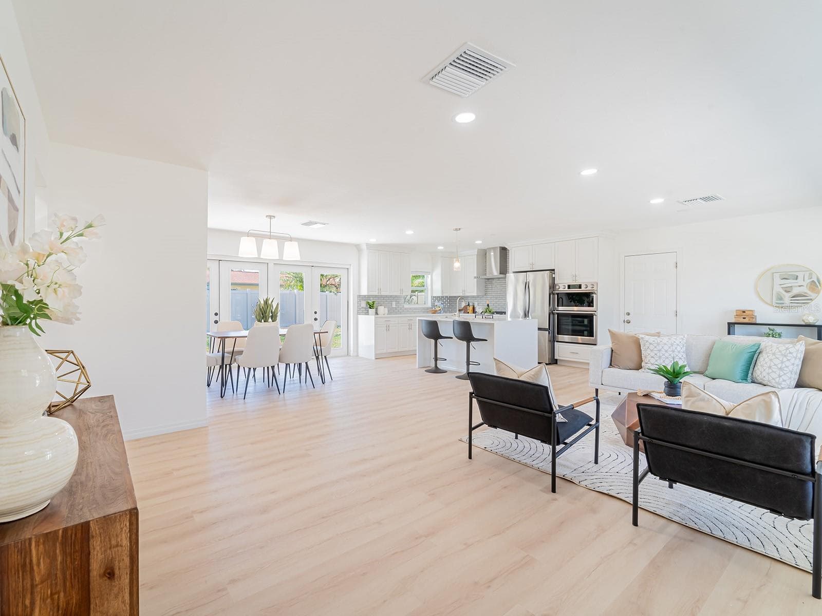 Single Family Residence at 352 79TH AVE NE, ST PETERSBURG, photo 18 of 39