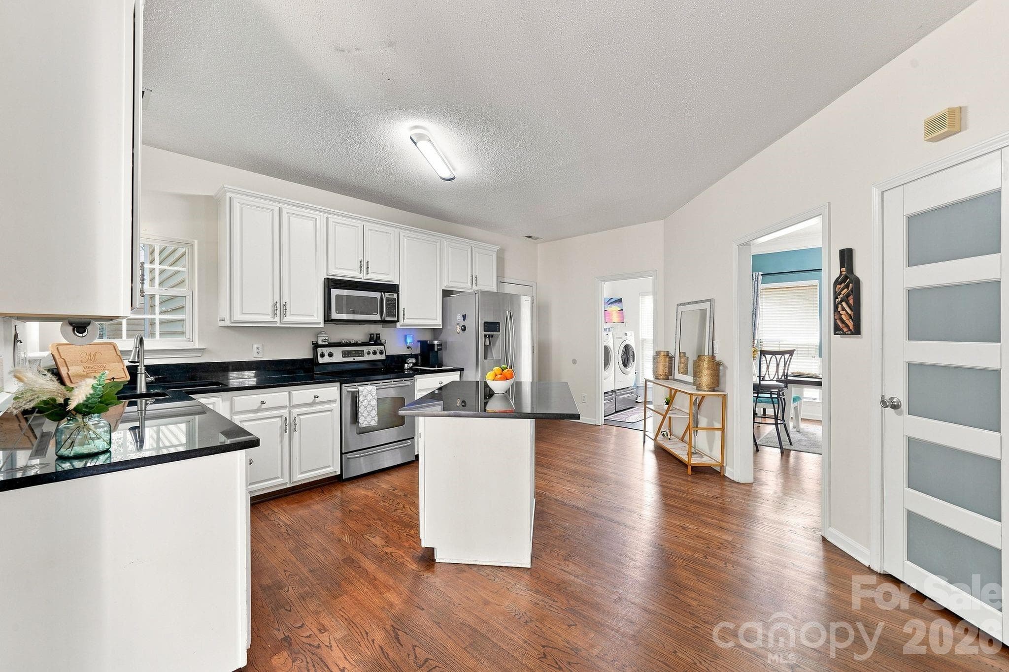 Single Family Residence at 104 Oak Grove Court, Fort Mill, photo 12 of 48