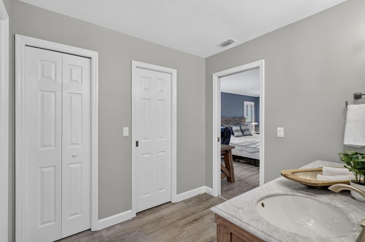 Single Family Residence at 4395 OAK VIEW DR, SARASOTA, photo 15 of 83